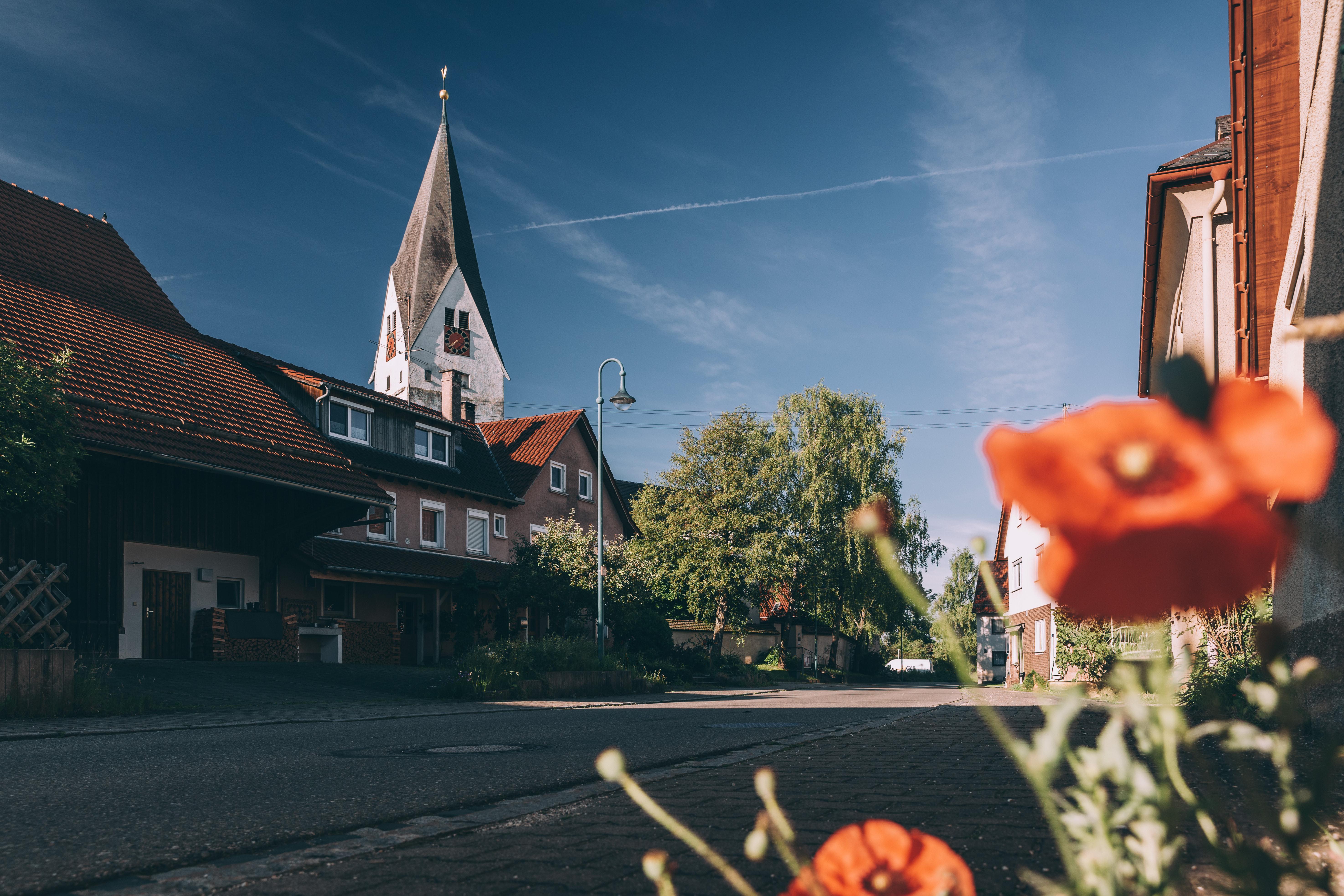 Ortsansicht auf Bermaringen mit Kirche.
